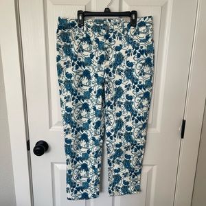 NWT | Chico's | So Slimming Capris | Size 0.5 | Blue & White Paisley |